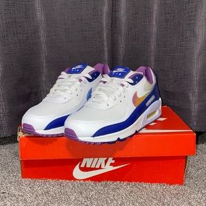 NEVER BEEN WORN NIKE AIR MAX 90 SE!!
